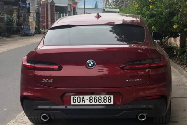 Phat hien 2 xe hop trung bien so “sieu dep” o Dong Nai