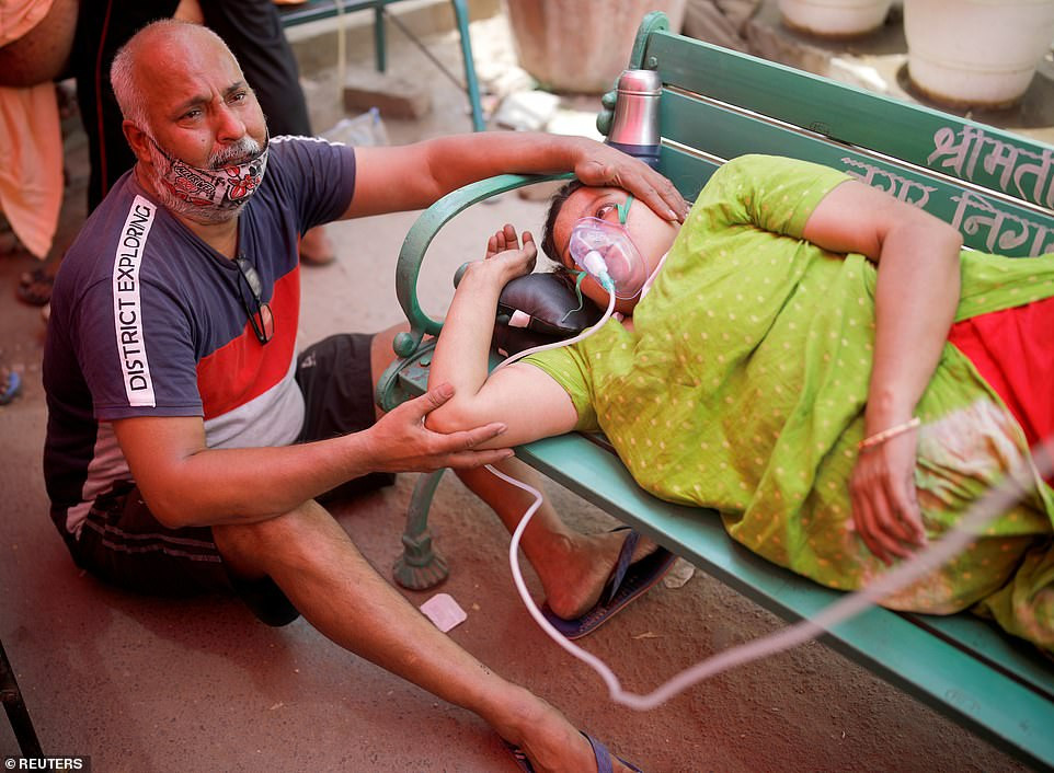 Ngoài ra, 3.000 người tử vong vì COVID-19 trong ngày 3/5, nâng tổng bệnh nhân qua đời vì SARS-CoV-2 tại Ấn Độ lên gần 220.000 người. Ảnh: Reuters.