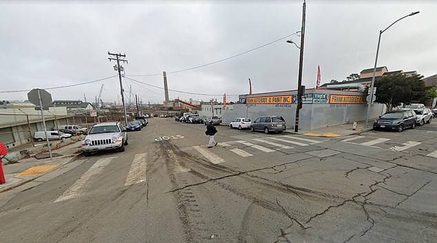 Cô gái gốc Á và một nam thanh niên 19 tuổi bị trúng đạn. Sau đó, các nghi phạm bỏ trốn khỏi hiện trường. Ảnh: Hiện trường nơi vụ xả súng nhằm vào Jessica Dimalanta xảy ra. Ảnh: Daily Mail.