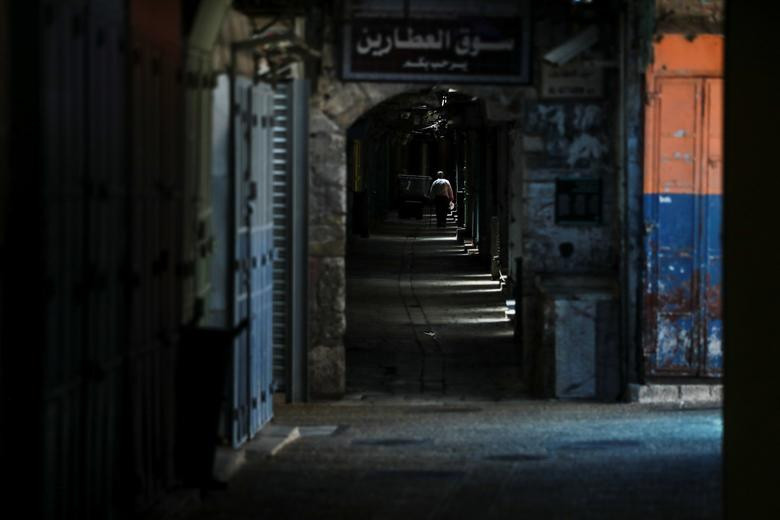 Các cửa hàng tại một khu chợ ở thành phố cổ Jerusalem đều đóng cửa ngày 18/5 trong bối cảnh căng thẳng giữa Israel và Palestine leo thang.