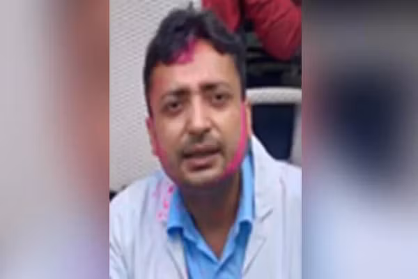 Chan dung bac si chong COVID-19 o An Do vua tu tu