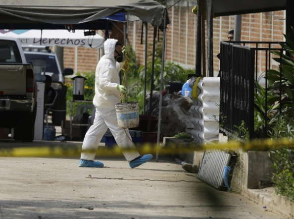 Hài cốt của ít nhất 24 người đến nay đã được tìm thấy tại ngôi nhà của Chavez ở khu đô thị Chalchuapa. Tuy nhiên, số nạn nhân được cho là có thể lên tới 40 người. Ảnh: EPA.