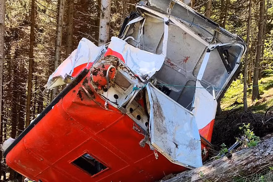 Những hình ảnh từ hiện trường vụ tai nạn được đăng tải cho thấy, cabin bị hư hại nặng sau khi rơi xuống đất.