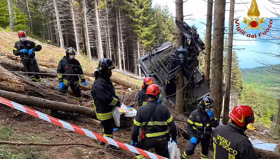 Được biết, một bé trai bị thương nặng đang phải "chiến đấu" để giành giật sự sống trong bệnh viện Turin.