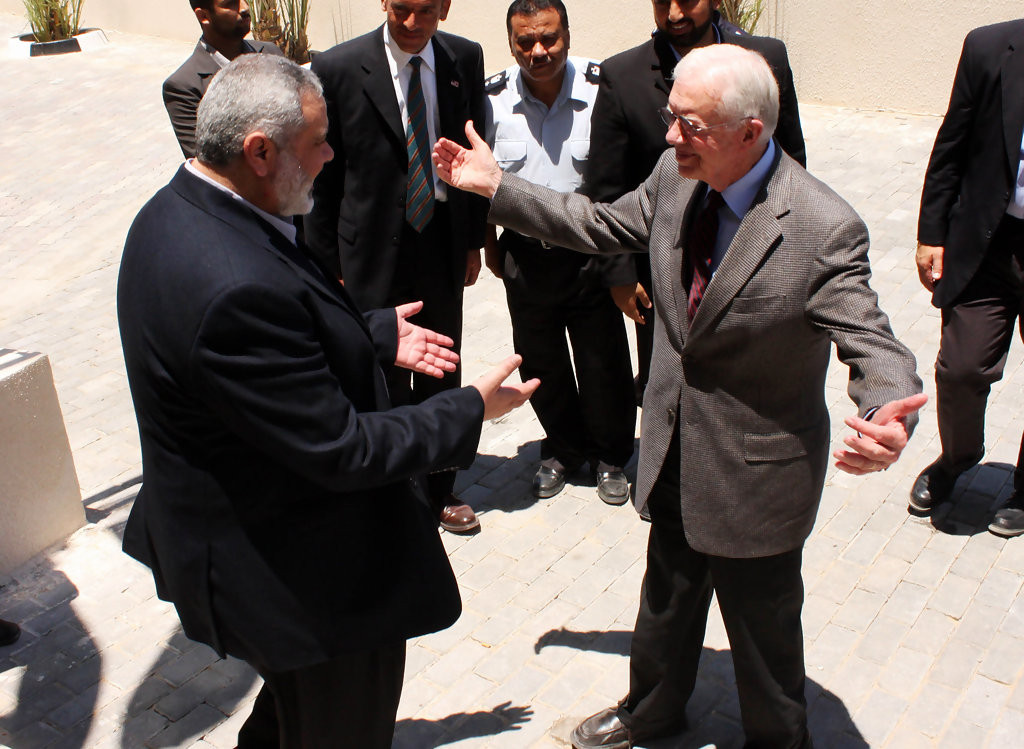 Vào năm 2009, ông Haniya từng gặp cựu Tổng thống Mỹ Jimmy Carter tại Gaza. Ảnh: Getty.