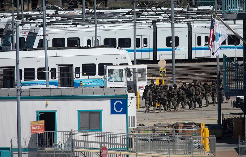 Toan canh vu xa sung kinh hoang o My, nhieu nguoi chet-Hinh-5