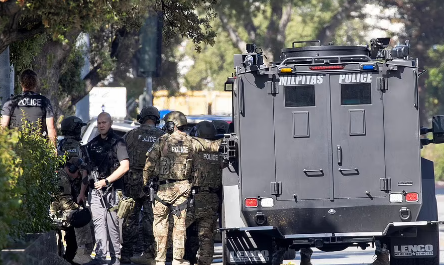 Toan canh vu xa sung kinh hoang o My, nhieu nguoi chet-Hinh-8