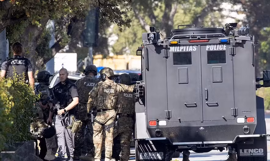 Toan canh vu xa sung kinh hoang o My, nhieu nguoi chet-Hinh-8