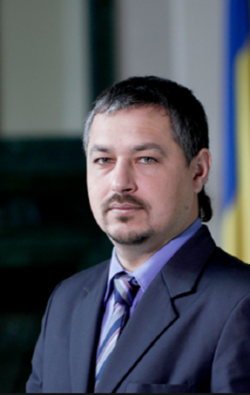 Về đời tư, ông Beshta đã kết hôn, có một con gái và hai con trai.