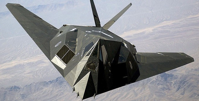 Mặc dù vậy, chiếc F-117A Nighthawk thỉnh thoảng vẫn được nhìn thấy xuất hiện trên bầu trời Vùng 51 tuyệt mật của Mỹ, chứng tỏ nó vẫn chưa thực sự ngừng bay hoàn toàn.