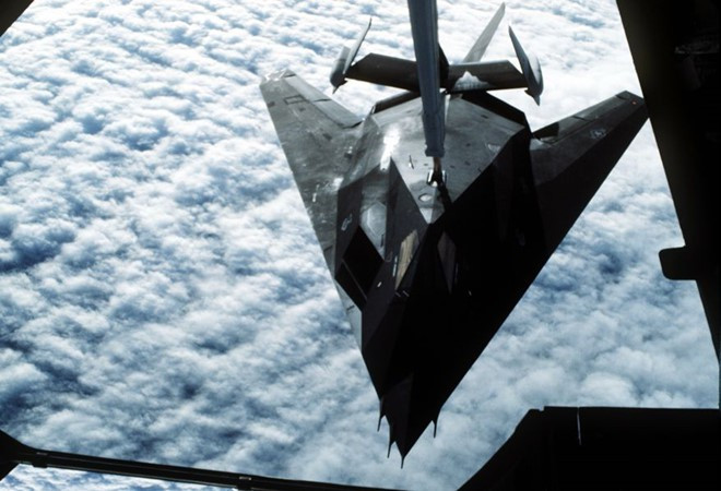 Nhưng không chỉ có vậy, đã có ý kiến đề nghị hoán cải F-117A Nighthawk để trở thành một chiếc "F" đích thực, tức là máy bay tiêm kích chiếm ưu thế trên không.