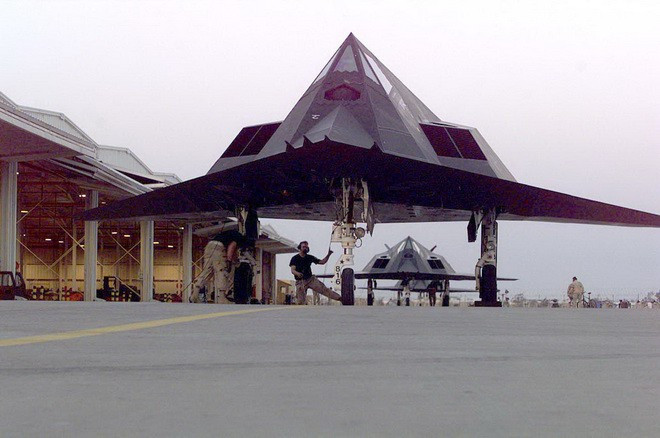 Phi vụ đầu tiên của F-117 là cuộc tấn công của Mỹ vào Panama năm 1989, trong lần đó 2 chiếc F-117A Nighthawk đã ném 2 quả bom xuống sân bay Rio Hato.