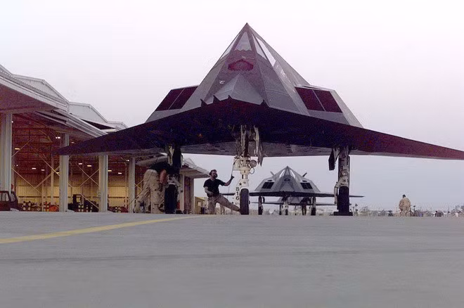 Phi vụ đầu tiên của F-117 là cuộc tấn công của Mỹ vào Panama năm 1989, trong lần đó 2 chiếc F-117A Nighthawk đã ném 2 quả bom xuống sân bay Rio Hato.