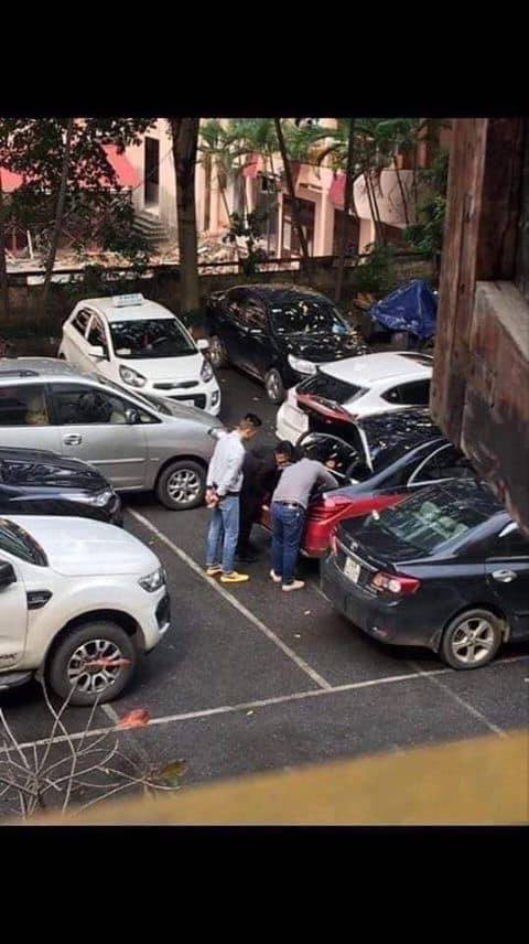 Chỉ 6 tháng trước (tháng 9/2019), Huấn hoa hồng cũng bị công an TP HCM đưa đi cai nghiện khi bắt quả tang Huấn thác loạn ma túy.