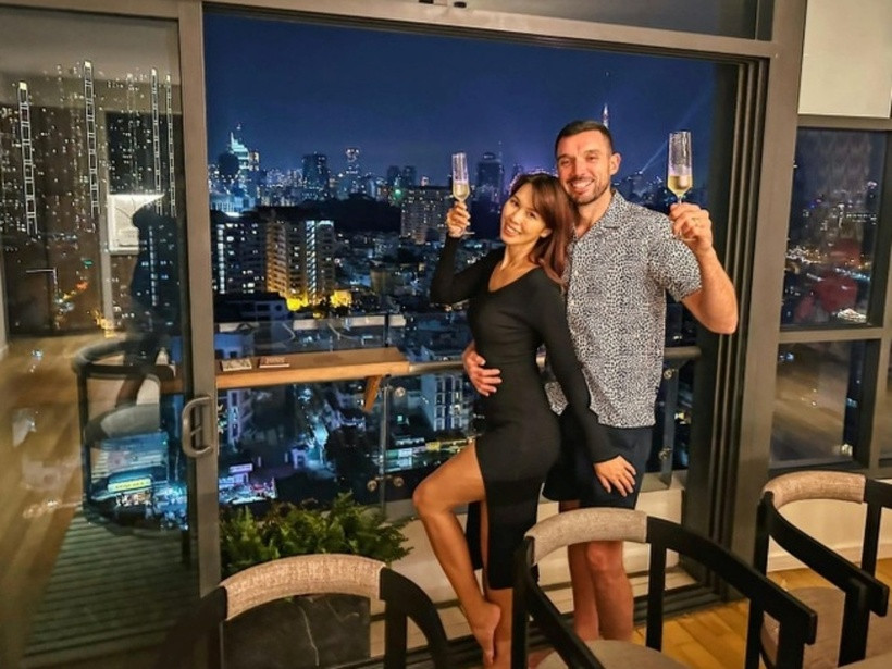 ##ss###style="color: rgb(68, 68, 68); background-color: rgb(255, 255, 255); text-align: center;">Tại khu vực ban công, Hà Anh thiết kế chiếc bàn nhỏ để gia đình có thể nhìn ngắm thành phố từ trên cao.