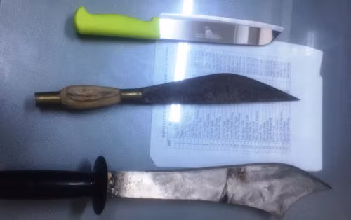 Ly giai khong ngo cua thanh nien cho nhieu dao tu che tren xe-Hinh-2