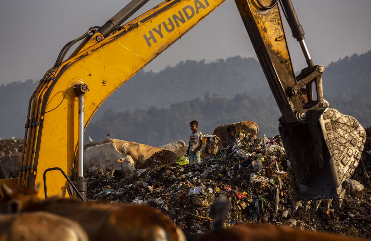 Cam canh cuoc song cua cau be nhat rac o An Do-Hinh-4