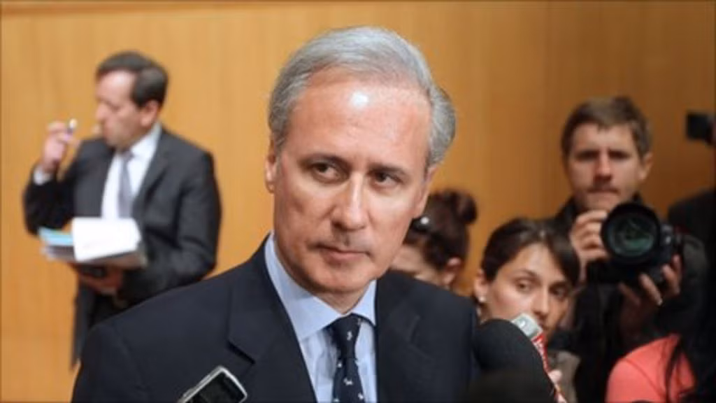 Từ năm 1988 đến 1993, ông giữ chức vụ Chánh văn phòng của Édouard Balladur. Từ năm 1997 đến 2002, ông là cố vấn ngân sách cho Thủ tướng Pháp Lionel Jospin. Ảnh: BBC.