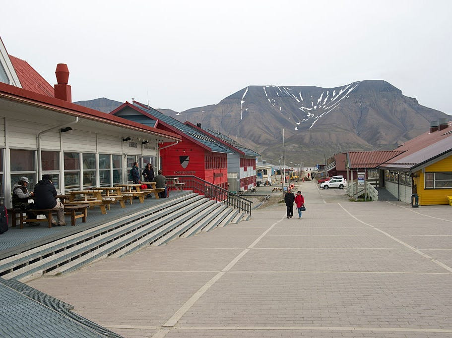 Dân số của đảo Svalbard ít tới mức số lượng gấu Bắc Cực còn nhiều hơn người.