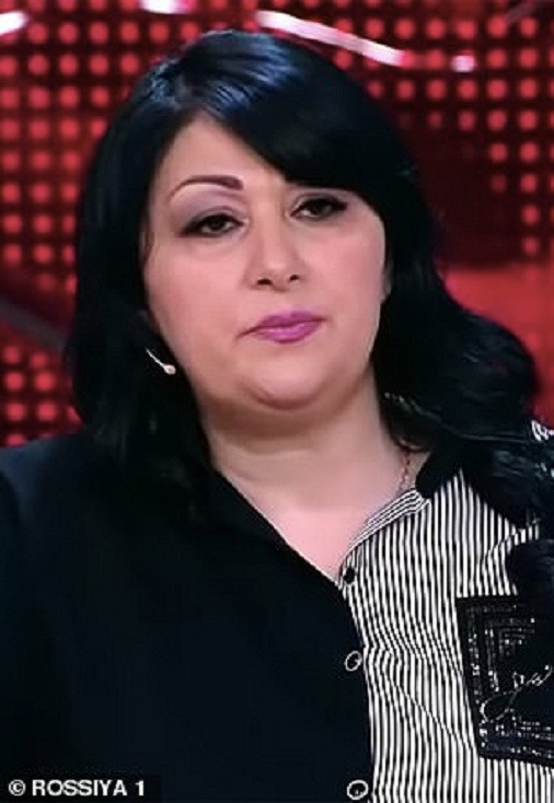 Tòa án Nga đã quyết định cho điều tra lại vụ án này, sau khi những người thân của Mikhail, trong đó có em gái của ông ta là Naria (ảnh), cho rằng ba chị em Krestina đã bịa ra câu chuyện bị lạm dụng nhằm thoát án tù và sát hại cha họ để thừa kế tài sản của ông Mikhail. Ảnh: Rossiya 1.