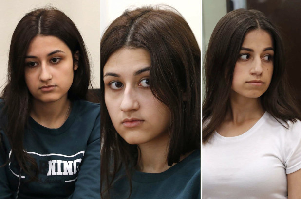 Cũng chính đêm hôm đó, 3 chị em nhà Khachaturyan quyết định sát hại cha của họ. Họ đã dùng búa, dao và bình xịt hơi cay để tấn công ông Mikhail. Ảnh từ trái sang phải: Krestina, Maria và Angelina Khachaturyan. Ảnh: Getty. 