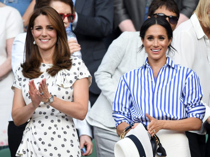 Bat mi tinh ban cua Cong nuong Anh Markle va tay vot Serena Williams-Hinh-9