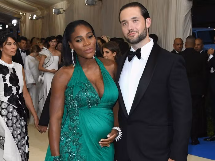 Vào tháng 8/2017, trước khi bạn cô sinh con, Meghan Markle nói với Vogue rằng Serena Williams sẽ trở thành "bà mẹ tuyệt vời".