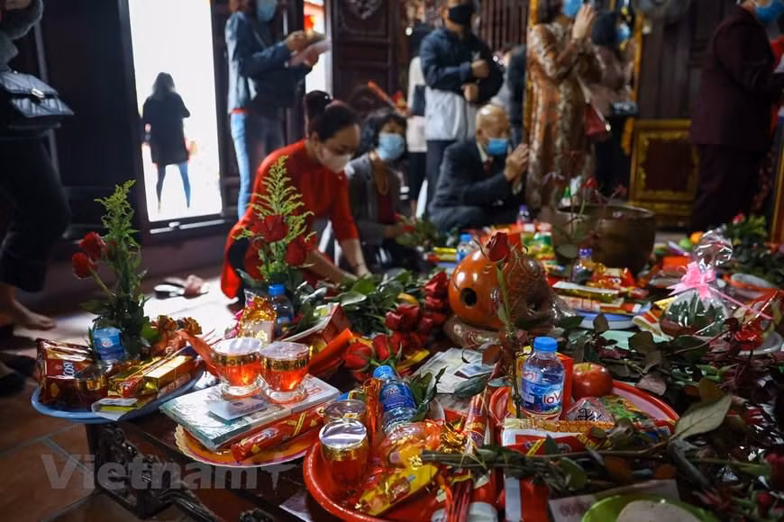 Gần đến ngày lễ Tình nhân Valentine, số lượng mâm lễ cầu duyên tăng lên rất nhiều. (Ảnh: Minh Sơn/Vietnam+)
