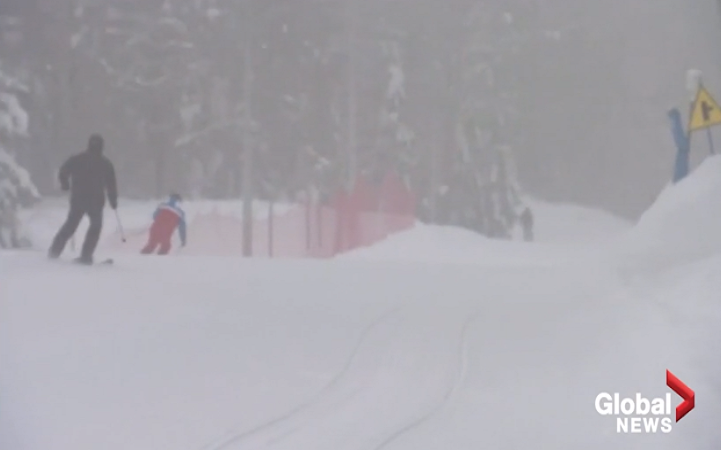 Anh: Tong thong Nga Putin truot tuyet cung nguoi dong cap Belarus-Hinh-5