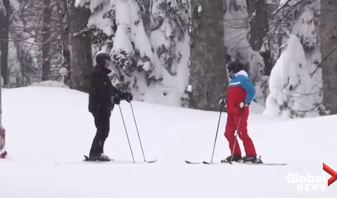 Anh: Tong thong Nga Putin truot tuyet cung nguoi dong cap Belarus-Hinh-4