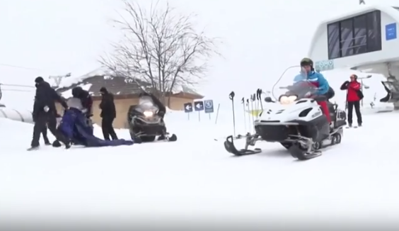 Anh: Tong thong Nga Putin truot tuyet cung nguoi dong cap Belarus-Hinh-9