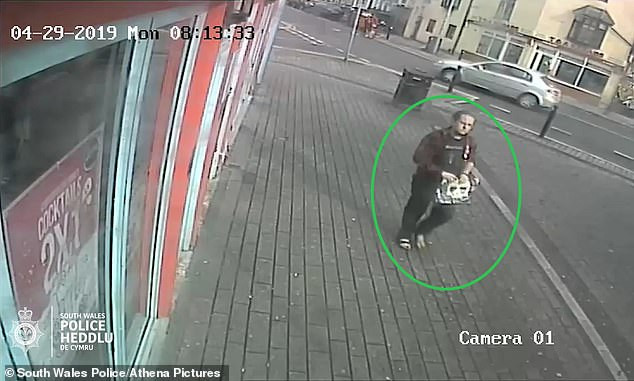 Thẩm phán nói với Madog: "Bạn bè của bị cáo nói bị cáo là một kẻ thao túng và ám ảnh về bản thân".