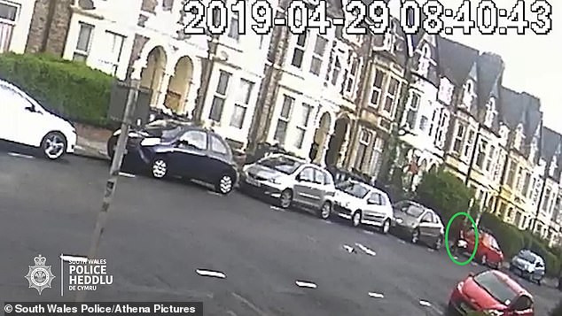 Theo cuộc điều tra của cảnh sát, Madog đã tìm kiếm trên internet nội dung "6 bước để đạt kết quả tốt nhất tại phiên tòa", "cách thể hiện sự hối hận" hay "nhận tội". Anh ta cũng rời khỏi nhà sau khi gây án.