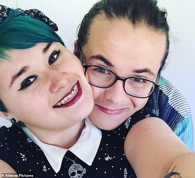 Lauren từng muốn tự sát nhưng sau đó cô thay đổi quyết định khi nhìn thấy một tương lai tươi sáng hơn.