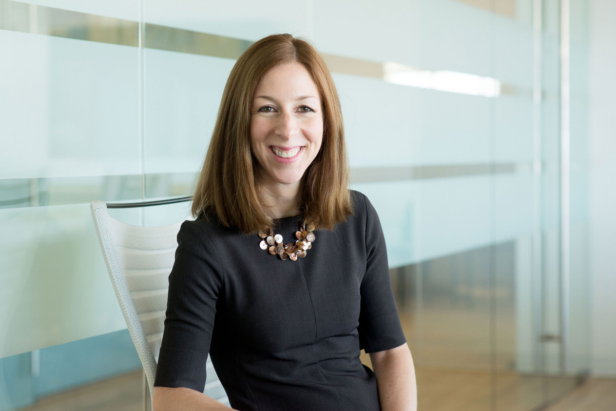 Nhóm Chính sách Trung Quốc của ông Joe Biden cũng bao gồm Ely Ratner tại Lầu Năm Góc và Elizabeth Rosenberg (ảnh) của Bộ Tài chính Mỹ. Họ đều từng làm việc tại Trung tâm An ninh mới của Mỹ (CNAS). Ảnh: CNAS.