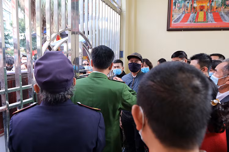 Nguoi den Phu Tay Ho cau an dong kin, BQL di tich phai dong cua de chong dich-Hinh-6