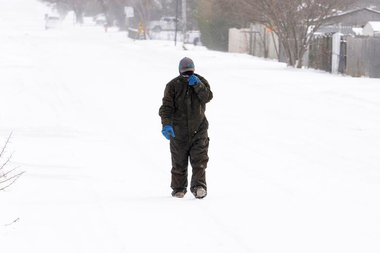 Ít nhất 7 bang, gồm Alabama, Oregon, Oklahoma, Kansas, Kentucky, Mississippi và Texas, đã tuyên bố tình trạng khẩn cấp.