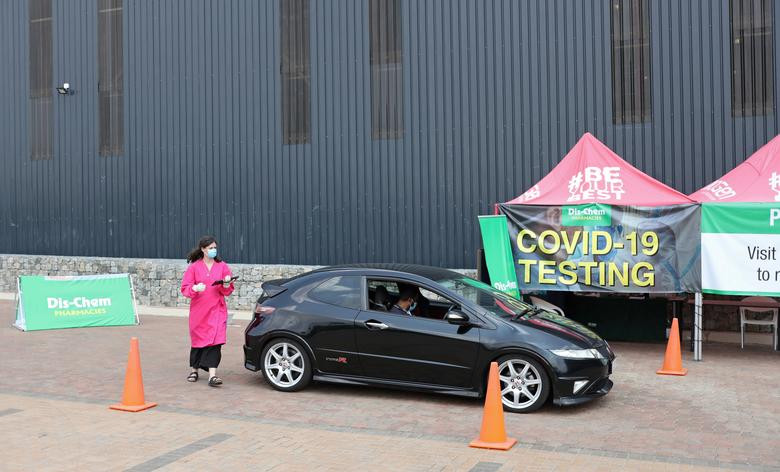 Một địa điểm xét nghiệm COVID-19 tại Midrand, Nam Phi.