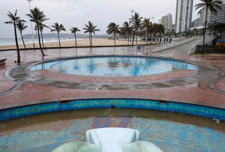 Cảnh vắng vẻ tại bãi biển ở Durban, Nam Phi, ngày 1/1.