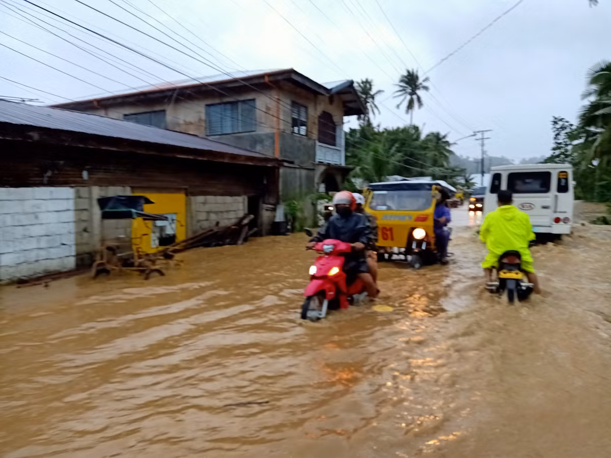 Hinh anh ngap lut kinh hoang o Philippines vi bao Dujuan-Hinh-10