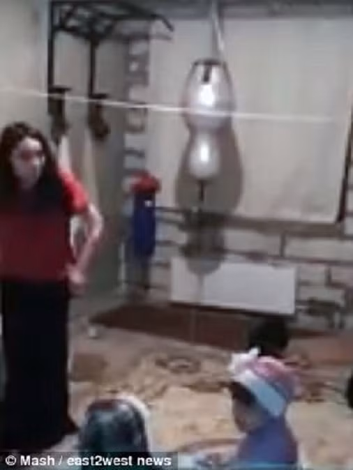 Trong những năm tháng bị "giam cầm", Lilia nói rằng cô đã sinh 4 đứa con, tất cả đều là của Rinat, và Rinat đã nuôi những đứa trẻ để bọn trẻ nghĩ rằng mẹ chúng là người xấu.