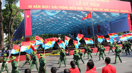 Toan canh lẽ mit tinh diẽu binh, diẽu hành mung Chien thang 30/4