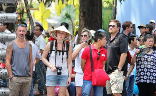 Doàn dua xe “Non song lièn mọt dải” ve den Dinh Doc Lap-Hinh-3