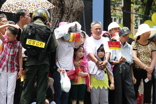 Doàn dua xe “Non song lièn mọt dải” ve den Dinh Doc Lap-Hinh-4