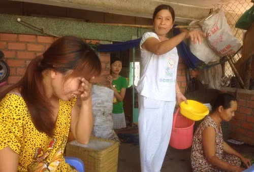 Nguoi me mat con uat nghen vi bi Chuyen dong 24h 