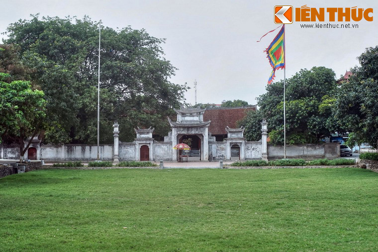 Ngoài các địa điểm trên, thành Cổ Loa còn nhiều khu đền, miếu, khung cảnh thiên nhiên, sinh hoạt điển hình của một ngôi làng ở miền quê Bắc Bộ... mời gọi khách phương xa đến khám phá.