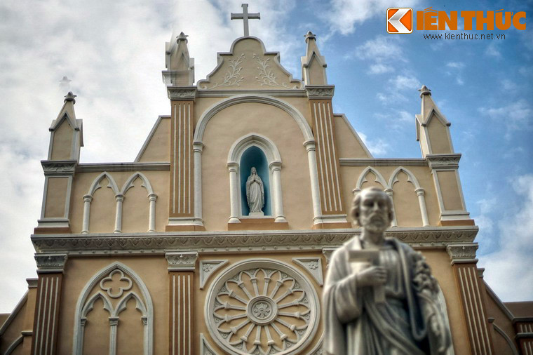 Trải qua một thế kỷ tồn tại với nhiều biến cố lịch sử cùng các đợt thiên tại, kiến trúc của Tiểu Chủng viện vẫn được gìn giữ nguyên vẹn.