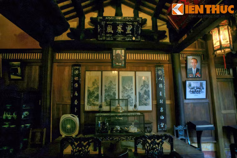 Một điều đặc biệt là loại gỗ dùng để dựng nhà là gỗ kiềng kiềng, loại gỗ chỉ có ở vùng đất Quảng Nam, rất thích hợp với kiểu thời tiết khắc nghiệt của mảnh đất miền Trung đầy nắng gió.