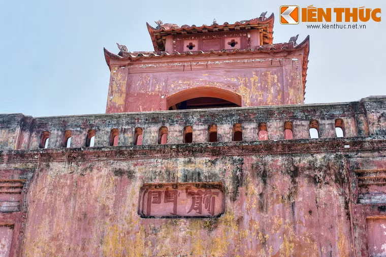 Do sự bào mòn của thời gian, đến thập niên 1990 thành Diên Khánh đã bị xuống cấp nặng nề. Năm 2003, tòa thành cổ đã được trùng tu, sơn sửa bốn cổng, gia cố một số đoạn tường thành.