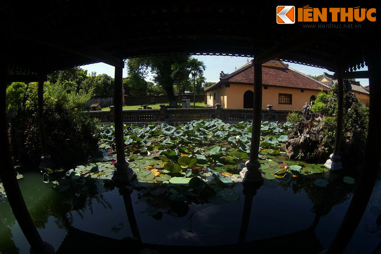 Ngày nay tạ Trường Du là nơi tham quan, nghỉ chân được du khách ưa thích mỗi khi ghé thăm Hoàng thành Huế.